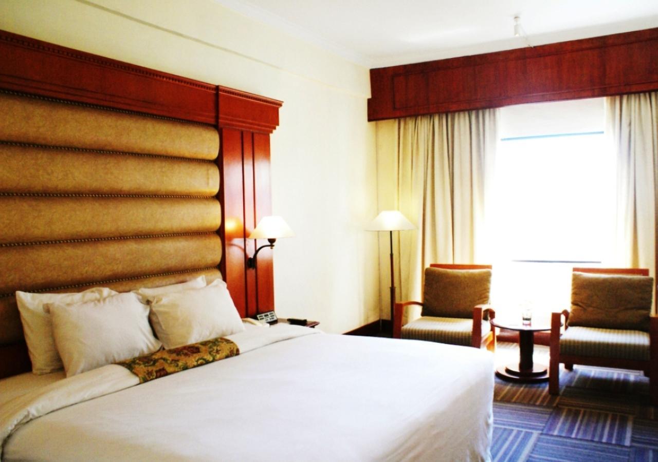 Hotel Soechi International Medan Exteriör bild