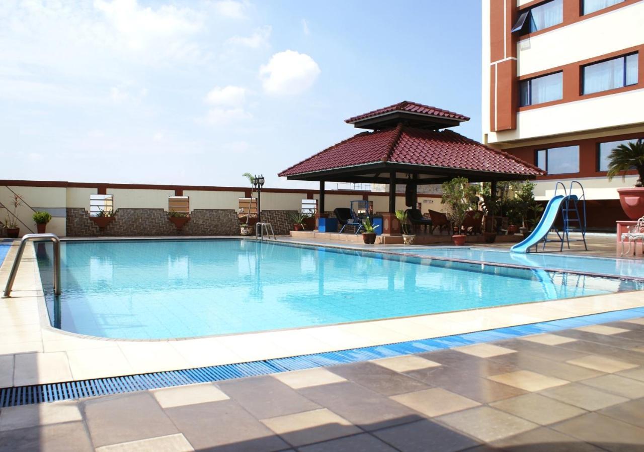 Hotel Soechi International Medan Exteriör bild