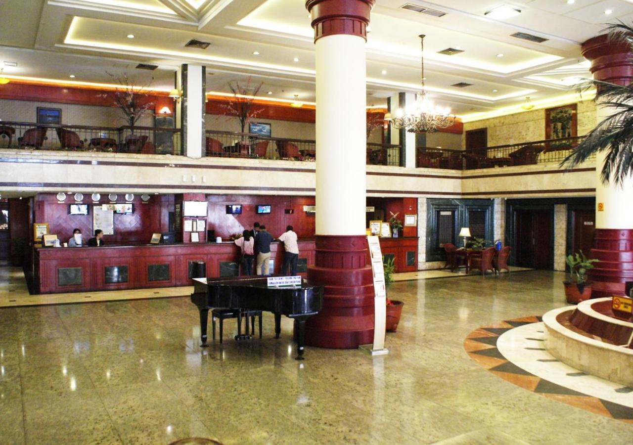 Hotel Soechi International Medan Exteriör bild