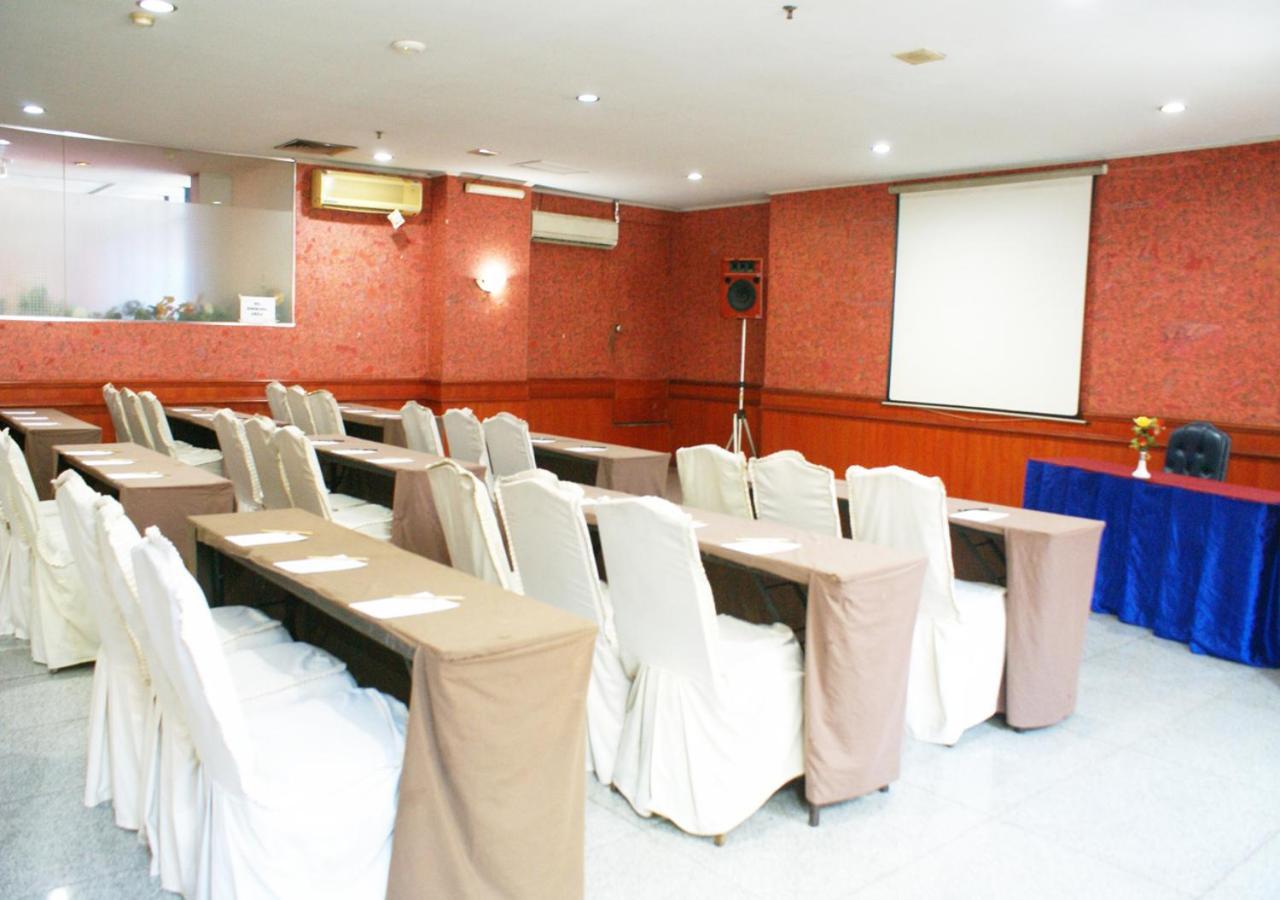 Hotel Soechi International Medan Exteriör bild
