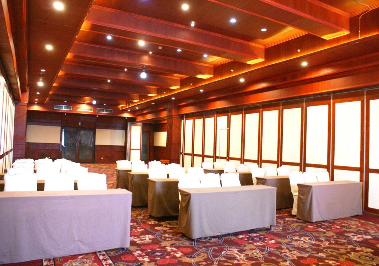 Hotel Soechi International Medan Exteriör bild